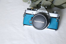 Load image into Gallery viewer, OLYMPUS OM-1 & 50mmF1.8 マットブルー🐬🌊【完動品】状態◎