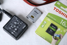 Load image into Gallery viewer, Nikon Coolpix S6600 ラズベリーレッド【完動品】▪️オールドコンデジ▪️デジタルカメラ