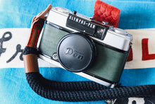 Load image into Gallery viewer, OLYMPUS PEN EE-3 グリーンフォレスト🌳【完動品】ハーフカメラ・ケース&ストラップ付き❗️