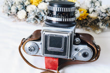 Load image into Gallery viewer, PENTACON SIX TL【完動品】中判カメラ・貴重なストラップ付きのケース付き・ファインダー選べます❗️