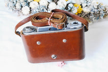 Load image into Gallery viewer, PENTACON SIX TL【完動品】中判カメラ・貴重なストラップ付きのケース付き・ファインダー選べます❗️