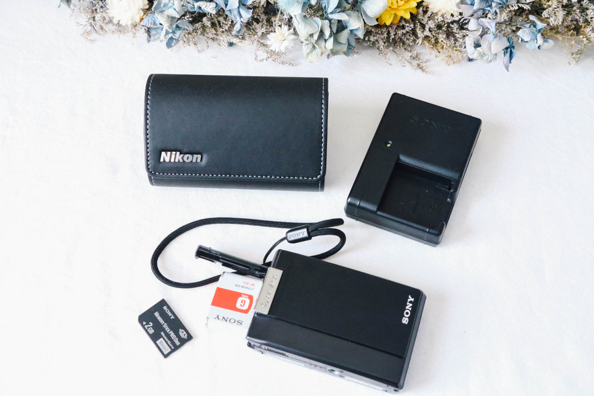 SONY DSC-T100 カールツァイス光学5倍ズームレンズ オールドコンデジ DSC-T100 主な仕様 | デジタルスチルカメラ Cyber-shot