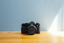 画像をギャラリービューアに読み込む, Nikon FE(BK)【完動品】映画:二宮和也主演『浅田家』使用されたカメラ