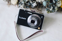 Load image into Gallery viewer, Panasonic Lumix FH8 ブラック ✨ライカレンズ搭載の名機✨【完動品】