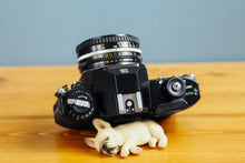 画像をギャラリービューアに読み込む, Nikon EM【完動品】薄型の明るいパンケーキレンズ🥞 初心者向き!