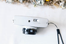 Load image into Gallery viewer, OLYMPUS TRIP35【完動品】【美品❗️】 お散歩に最適なフィルムカメラ・明るいレンズ付き🔆