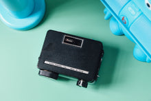 Load image into Gallery viewer, RICOH AUTO HALF SE オレンジxイルカカラー🍊🐬セルフタイマー付き 🎯ハーフカメラ【完動品・分解清掃済】