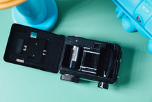 Load image into Gallery viewer, RICOH AUTO HALF SE オレンジxイルカカラー🍊🐬セルフタイマー付き 🎯ハーフカメラ【完動品・分解清掃済】