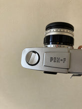 Load image into Gallery viewer, OLYMPUS PEN F ホワイト🤍【完動品】ハーフ一眼レフカメラ・ARTISAN&ARTISTホワイトストラップオプション有り