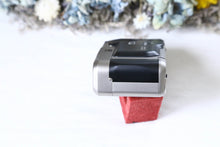 Load image into Gallery viewer, CONTAX T2 【完動品】【美品❗️】純正ハードケース&データ(日付)バック(裏蓋)付き