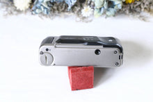 Load image into Gallery viewer, CONTAX T2 【完動品】【美品❗️】純正ハードケース&データ(日付)バック(裏蓋)付き