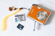 画像をギャラリービューアに読み込む, FUJIFILM Finepix V10 オレンジ【完動品】【希少❗️】【美品❗️】昭和ゲームも入っています❗️▪️オールドコンデジ▪️デジタルカメラ