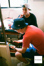 Load image into Gallery viewer, CONTAX T2 【完動品】【美品❗️】純正ハードケース&データ(日付)バック(裏蓋)付き