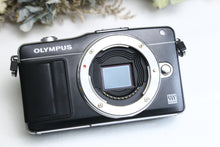 Load image into Gallery viewer, Olympus PEN mini E-PM2 & 14-42mm レンズキット【完動品】美品✨ 超軽量ミラーレスデジタル一眼レフ📸初心者にも扱いやすい万能モデル🔰