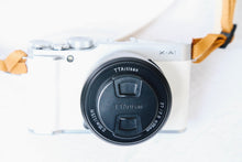 Load image into Gallery viewer, FUJIFILM X-A1【完動品】1000台限定色ホワイト❗️明るいパンケーキレンズ付き🥞
