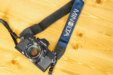 画像をギャラリービューアに読み込む, MINOLTA ネイビーストラップ