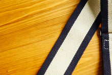 画像をギャラリービューアに読み込む, MINOLTA ストラップ(ネイビーxホワイト)