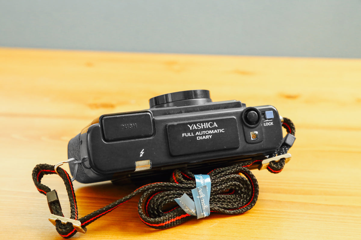 YASHICA AUTO FOCUS MOTOR-D【完動品】 – Ein Camera