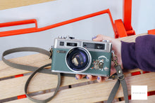 Load image into Gallery viewer, yashicaelectro35 xmascamera filmcamera eincamera