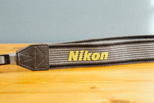 画像をギャラリービューアに読み込む, Nikon グレーストラップ