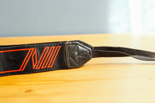 画像をギャラリービューアに読み込む, Nikon ストラップ 赤ライン
