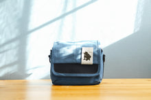 画像をギャラリービューアに読み込む, お洒落なカメラバッグ ブルー【新品】