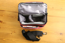 画像をギャラリービューアに読み込む, お洒落なカメラバッグ レッド【新品】