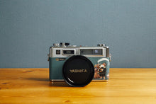 ç»åãã®ã£ã©ãªãŒãã¥ãŒã¢ã«èªã¿èŸŒã, YASHICA Electro 35  Xmas Special EditionðSanta Clausãå®ååããå®åæžã¿ã