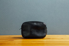 画像をギャラリービューアに読み込む, Konica C35【完動品】ストラップ・ケースつき