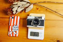 画像をギャラリービューアに読み込む, Konica C35【完動品】ストラップ・ケースつき