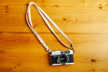 画像をギャラリービューアに読み込む, Konica C35【完動品】ストラップ・ケースつき