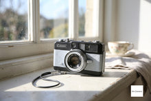 Load image into Gallery viewer, Canon Demi EE-17 Azzurro ◽ ブラック後塗り【完動品/希少✨】 ハーフサイズフィルムカメラ
