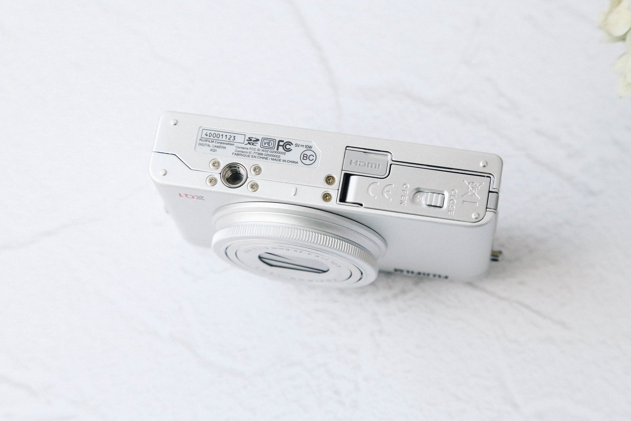 FUJIFILM XQ1（SV）【完動品】【美品❗️】【希少✨】未使用カメラ専用 