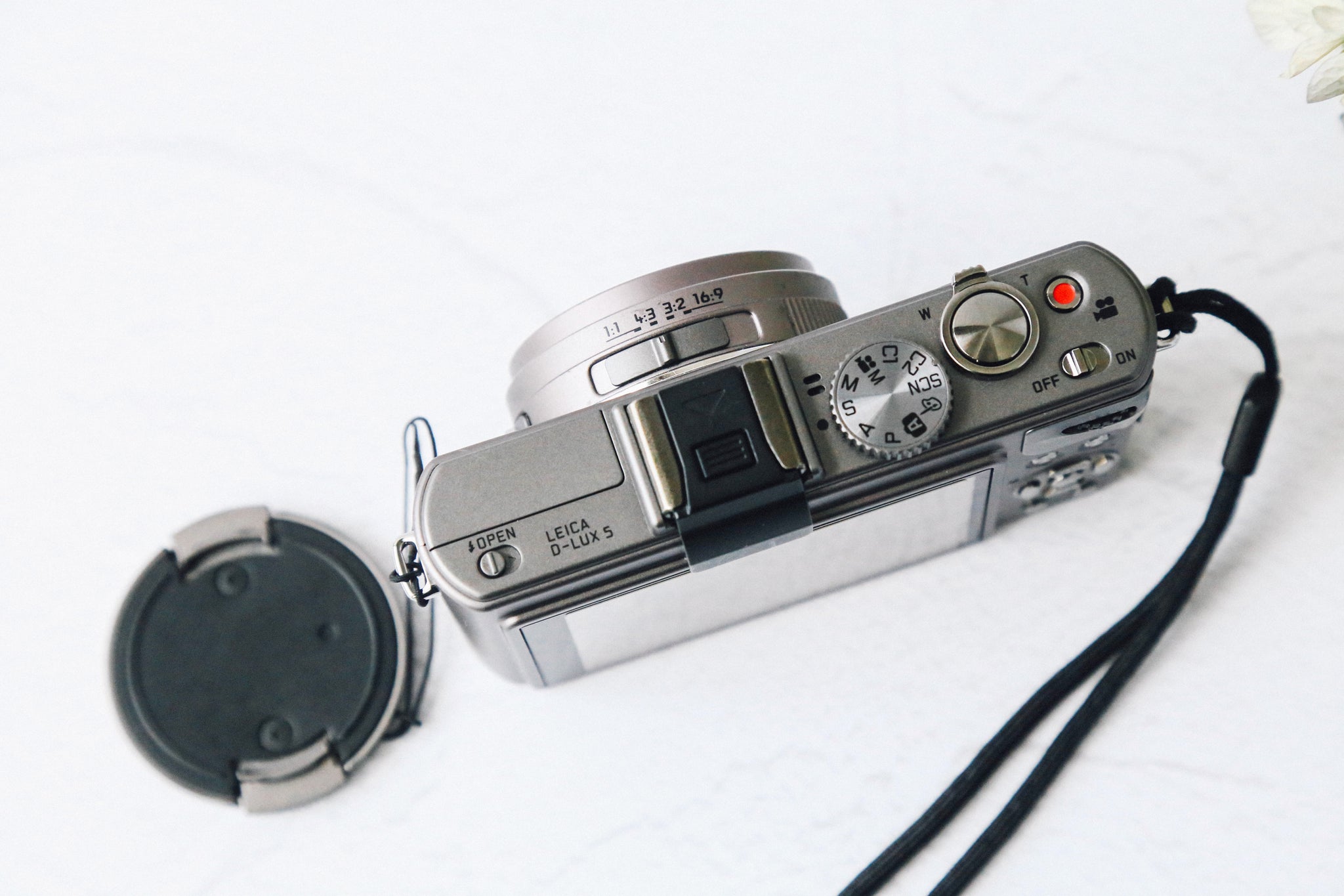 Leica D-LUX5 チタンカラー【完動品】▪️オールドコンデジ▪️デジタルカメラ – Ein Camera