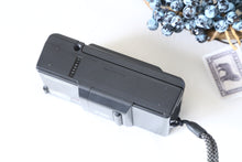 Load image into Gallery viewer, OLYMPUS AF-1 完動品📷家庭用防水☔️ストラップ付き🎁初心者さんにもおすすめ✨
