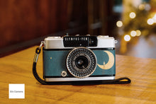 Load image into Gallery viewer, 🎄Christmas Limited｜月に手が届きそうな夜 OLYMPUS PEN EE-3｜ハーフサイズ × 外付けフラッシュ【完動品】

