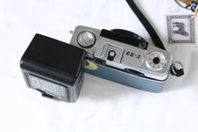 Load image into Gallery viewer, 🎄Christmas Limited｜月に手が届きそうな夜 OLYMPUS PEN EE-3｜ハーフサイズ × 外付けフラッシュ【完動品】
