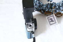 Load image into Gallery viewer, 🎄Christmas Limited｜月に手が届きそうな夜 OLYMPUS PEN EE-3｜ハーフサイズ × 外付けフラッシュ【完動品】
