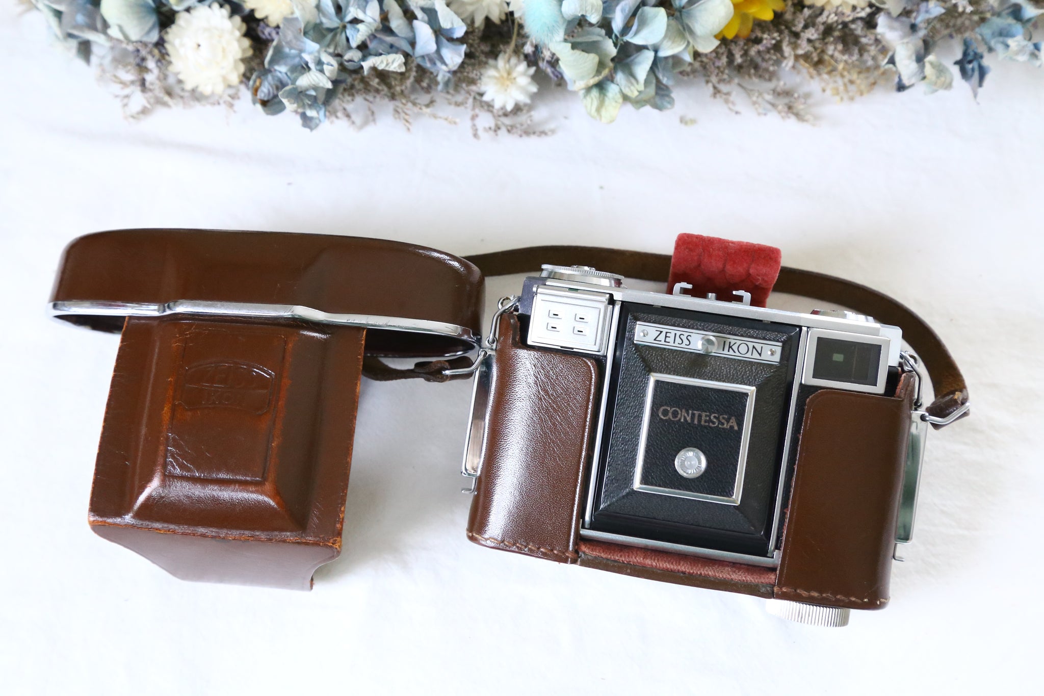 お買得zeiss ikonコンテッサ35伯爵夫人　完動美品コレクション放出 伯爵夫人」と呼ばれるカメラ「Zeiss Ikon Contessa 35」 - PHOTOWALK