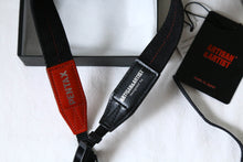 Load image into Gallery viewer, ARTISAN&amp;ARTIST × PENTAX コラボ カメラストラップ｜廃盤・レアモデル｜箱・タグ付き美品✨
