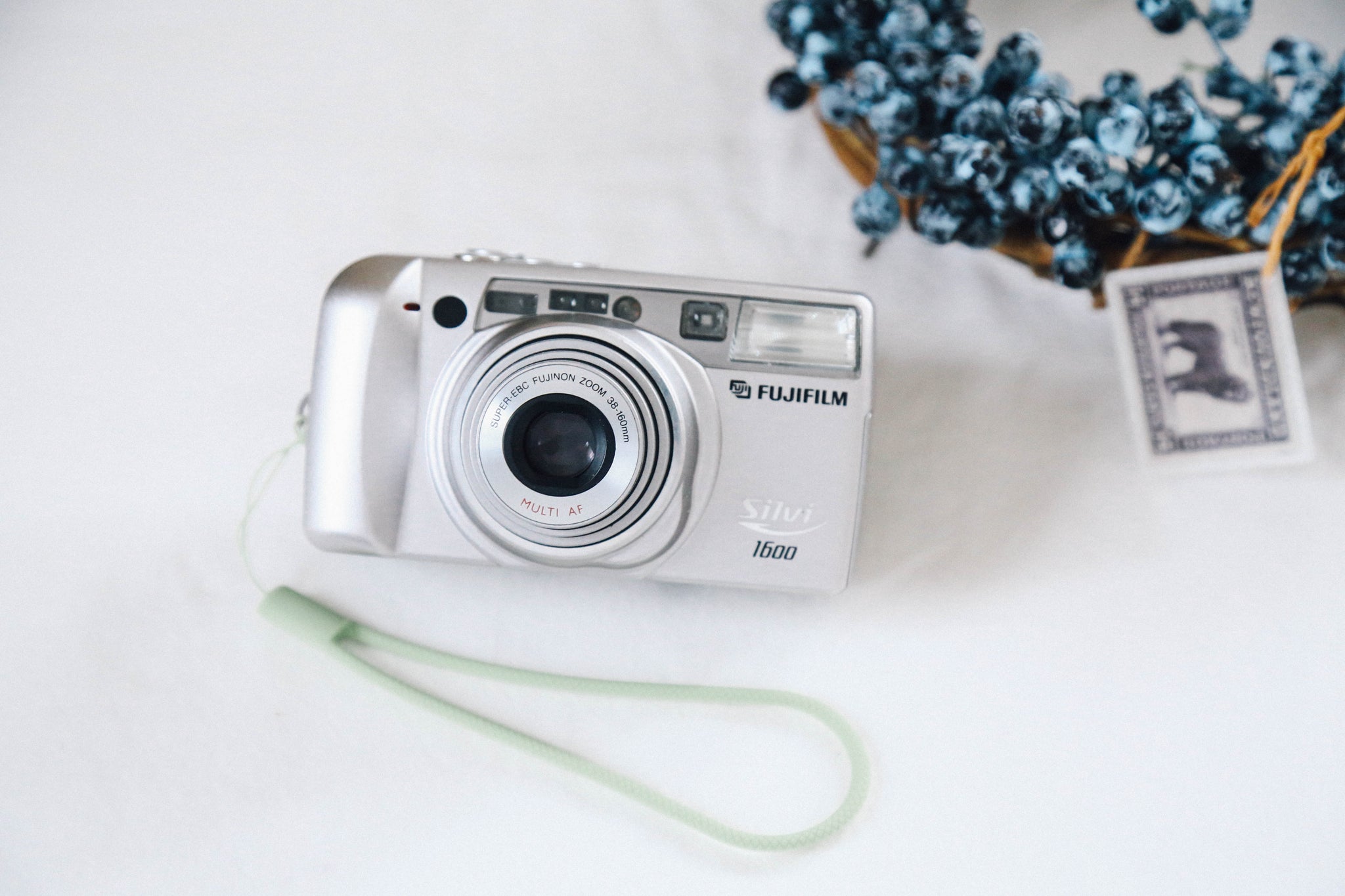 【動作確認済】 FUJIFILM Silvi 1600 コンパクトフィルムカメラ FUJIFILM Silvi 1600｜完動品・美品✨｜軽量コンパクト高性能ズーム
