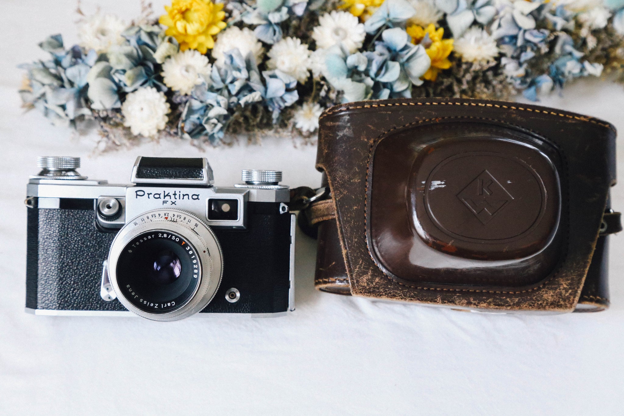 KW PRAKTINA FX / ZEISS TESSAR 50mm f2.8 フィルムカメラ