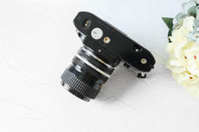 Load image into Gallery viewer, Nikon EM &amp; 35-70mmF3.5-4.5【完動品】初めてのフィルムカメラにおすすめ
