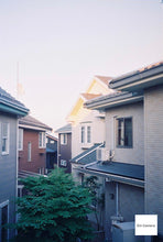 Load image into Gallery viewer, Yashica Rapide 博物館級のハーフカメラ🕰️✨　博物館級の超希少❗️　【動作品】

