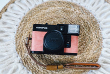 Load image into Gallery viewer, OLYMPUS PEN EF Cherry Blossom🦩【完動品】フラッシュ付きハーフカメラ
