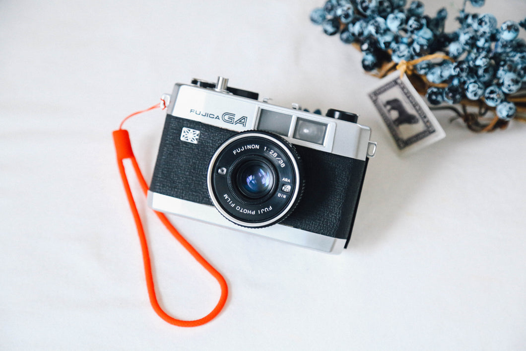 FUJICA GA｜希少❗️明るいF2.8レンズ搭載✨ わずか270gの超軽量