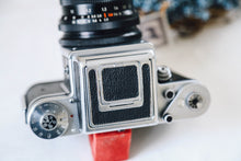 Load image into Gallery viewer, 📸 PENTACON Six TL  明るいビオメターレンズ付き💡 中判カメラ【完動品／希少❗️】
