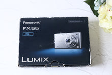 Load image into Gallery viewer, Panasonic LUMIX DMC-FX66 フローラルブルー【完動品】【実写済み❗️】ライカレンズ搭載！▪️オールドコンデジ▪️デジタルカメラ
