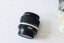 Load image into Gallery viewer, Nikon Nikkor 28mm F2.8【完動品】Nikon F3,FM,FE,FG,EMなど！デジタル一眼に付けてオールドレンズとしても！

