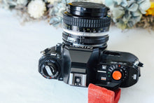 Load image into Gallery viewer, 📸【完動品】Nikon FG-20 &amp; Nikkor 50mm F1.4 セット✨赤シャッターボタン付き！
